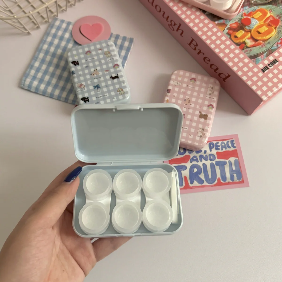Like Fish Grid Animal House Colored Contact Lens Case - Image 9