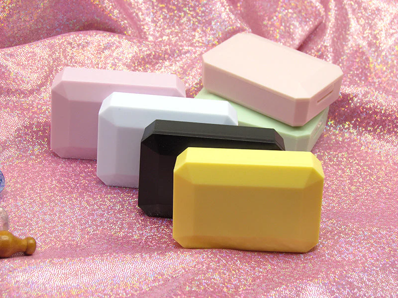 Small and Elegant Colored Contact Lens Case - Image 5